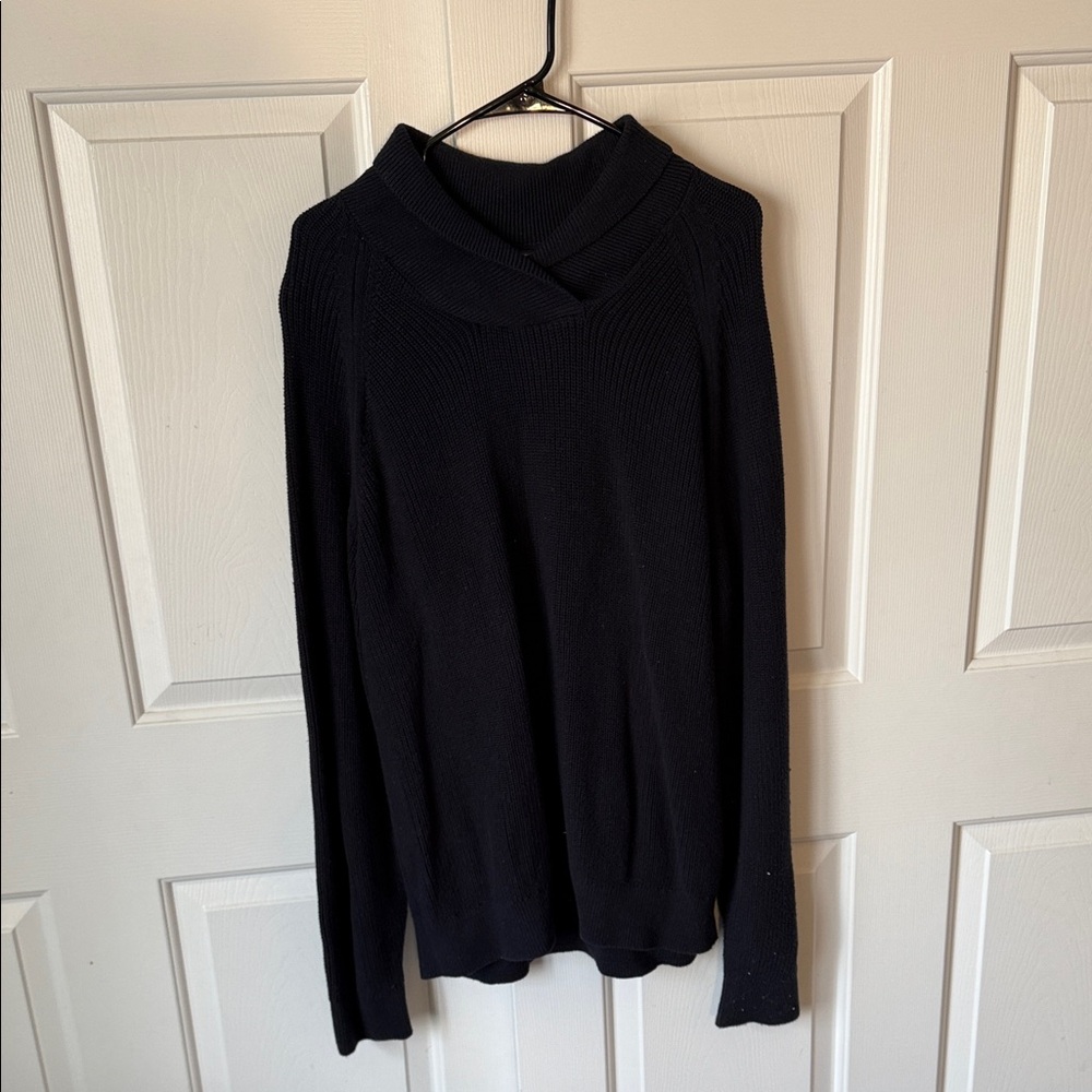 GAP Men's Navy Crewneck Sweater